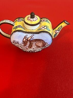 ENAMELED BIBELOT MINIATURE TEAPOT RABBIT DESIGN - HAND PAINTED ASIAN COLLECTION